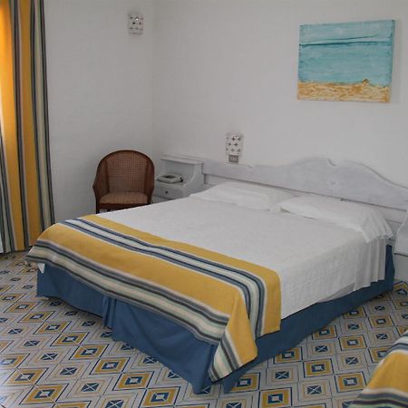 Hotel Tre Botti Baja Sardinia Extérieur photo